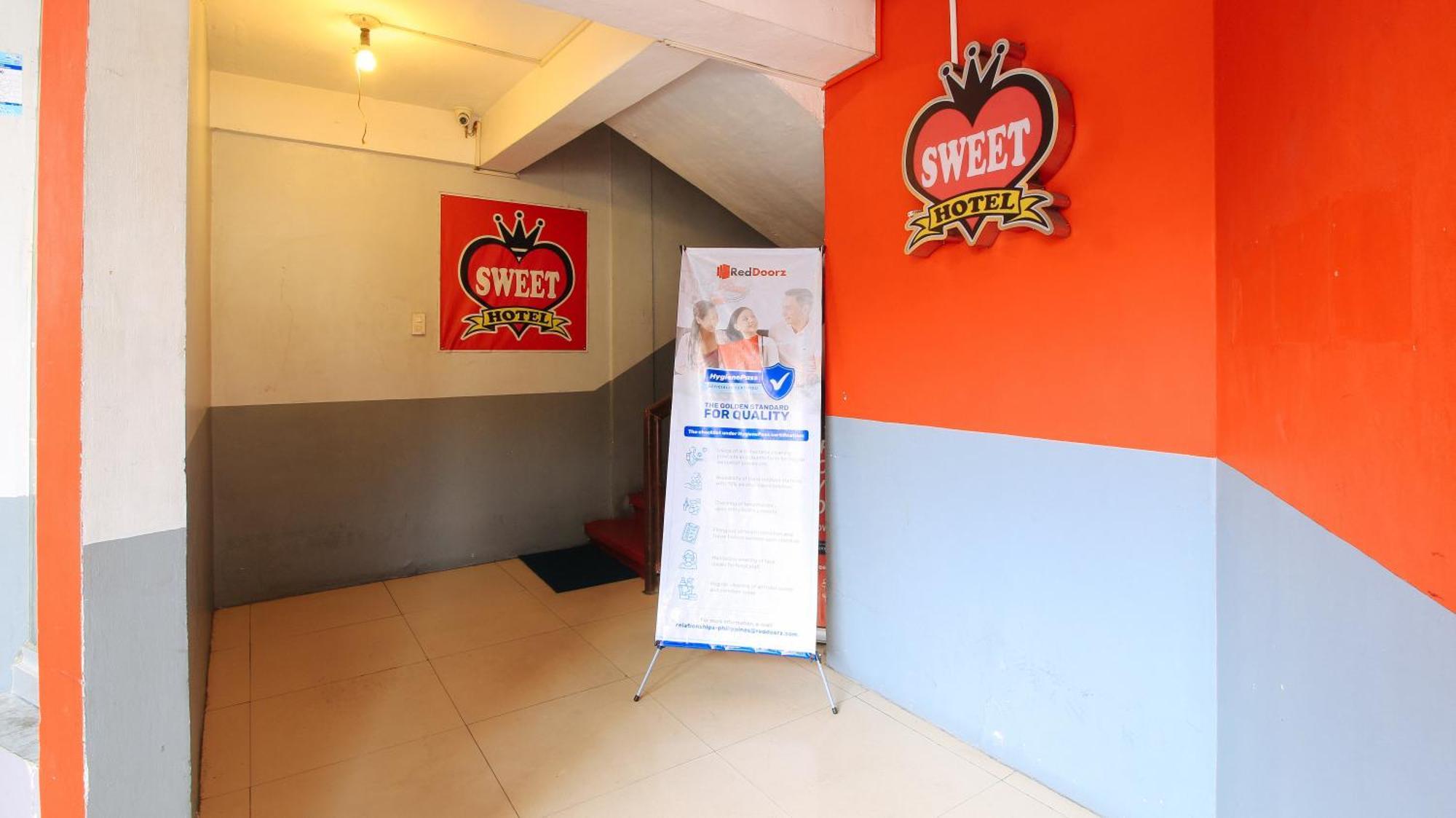 RedDoorz @ P Florentino Street Sampaloc Manilla Buitenkant foto