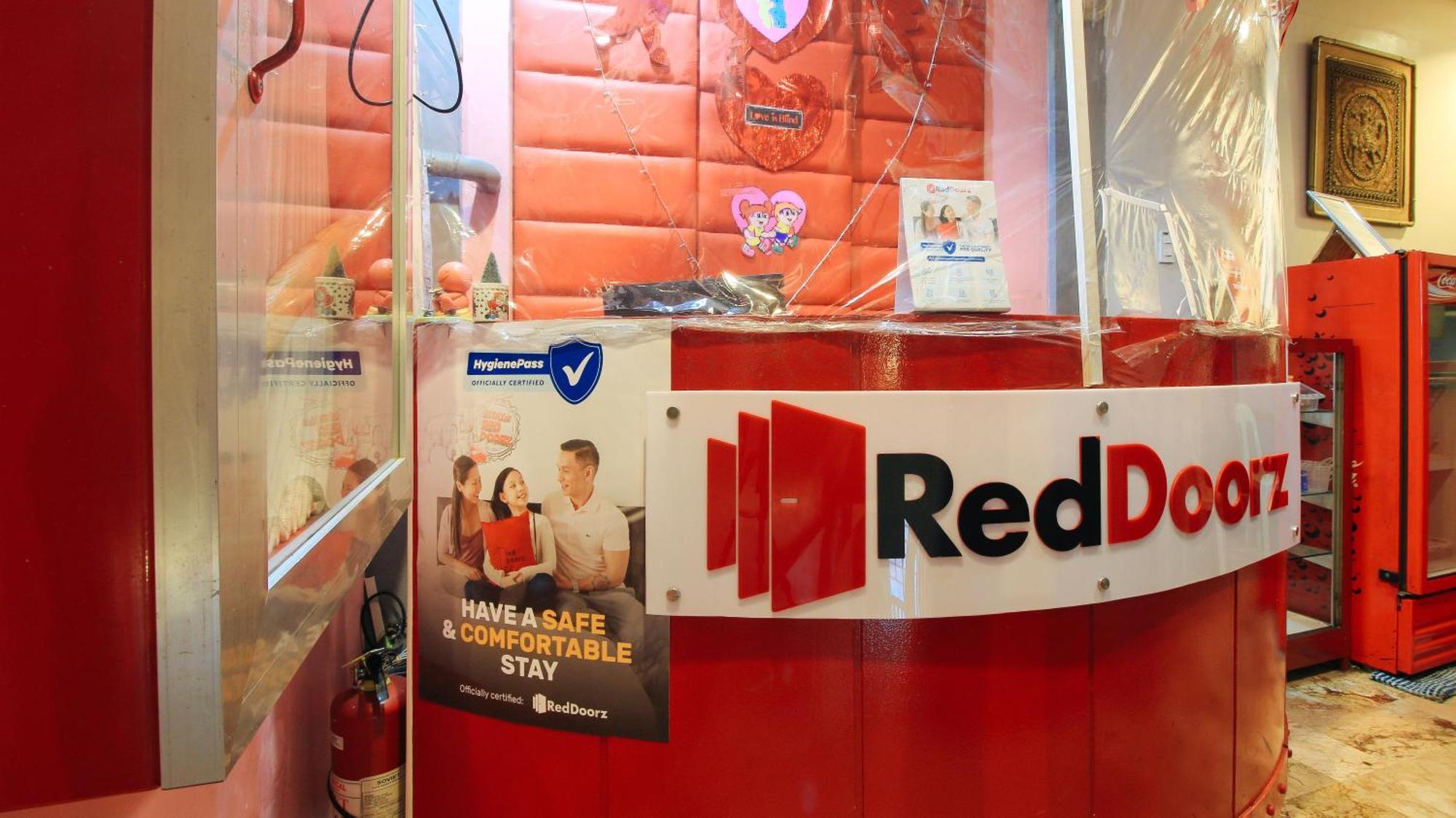 RedDoorz @ P Florentino Street Sampaloc Manilla Buitenkant foto