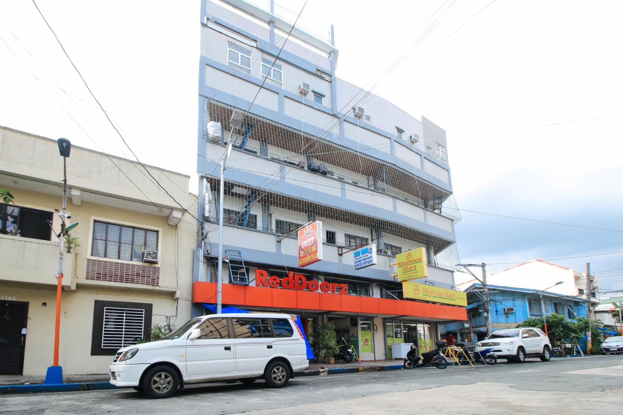 RedDoorz @ P Florentino Street Sampaloc Manilla Buitenkant foto